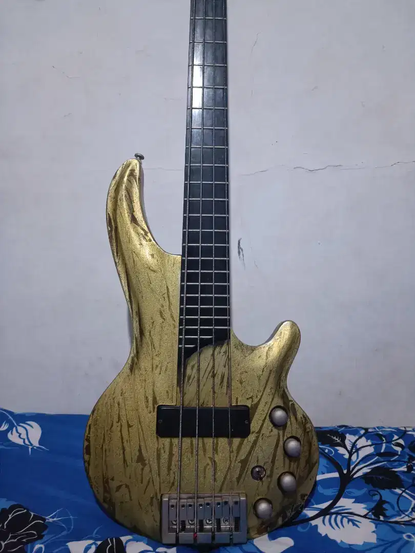 Bass Cort Curbow 4