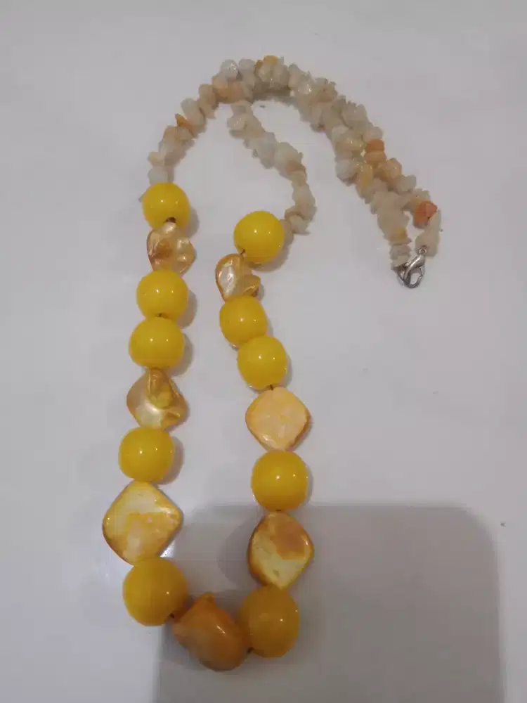 Kalung batu alami