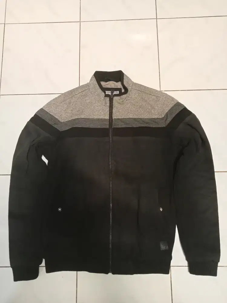 Jaket size S, Andrew Smith Hitam Abu