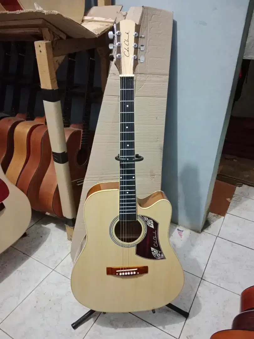 Gitar akustik jumbo tanbes