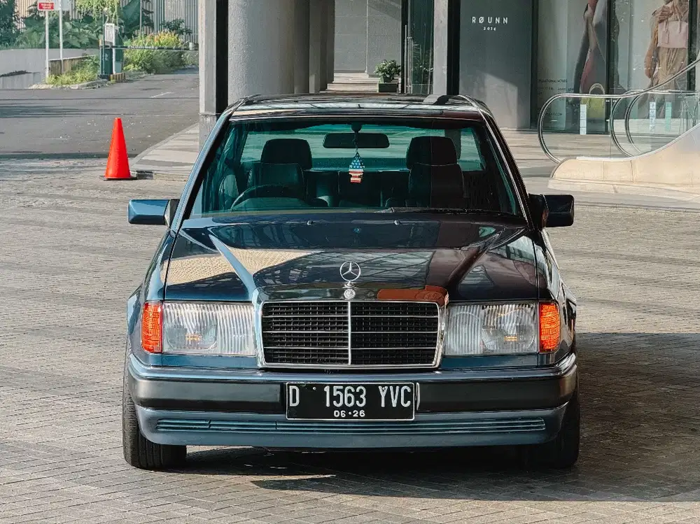 MERCEDES BENZ W124 300E MT 1992 BLUE ON BLUE RAWATAN - Mobil Bekas ...