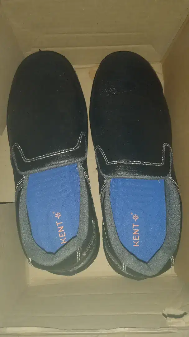 Sepatu safety merek kent