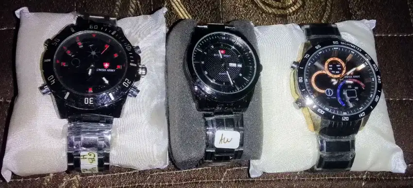 Jam tangan swiss army(3 pcs kondisi baru)plus baterai jamnya 2