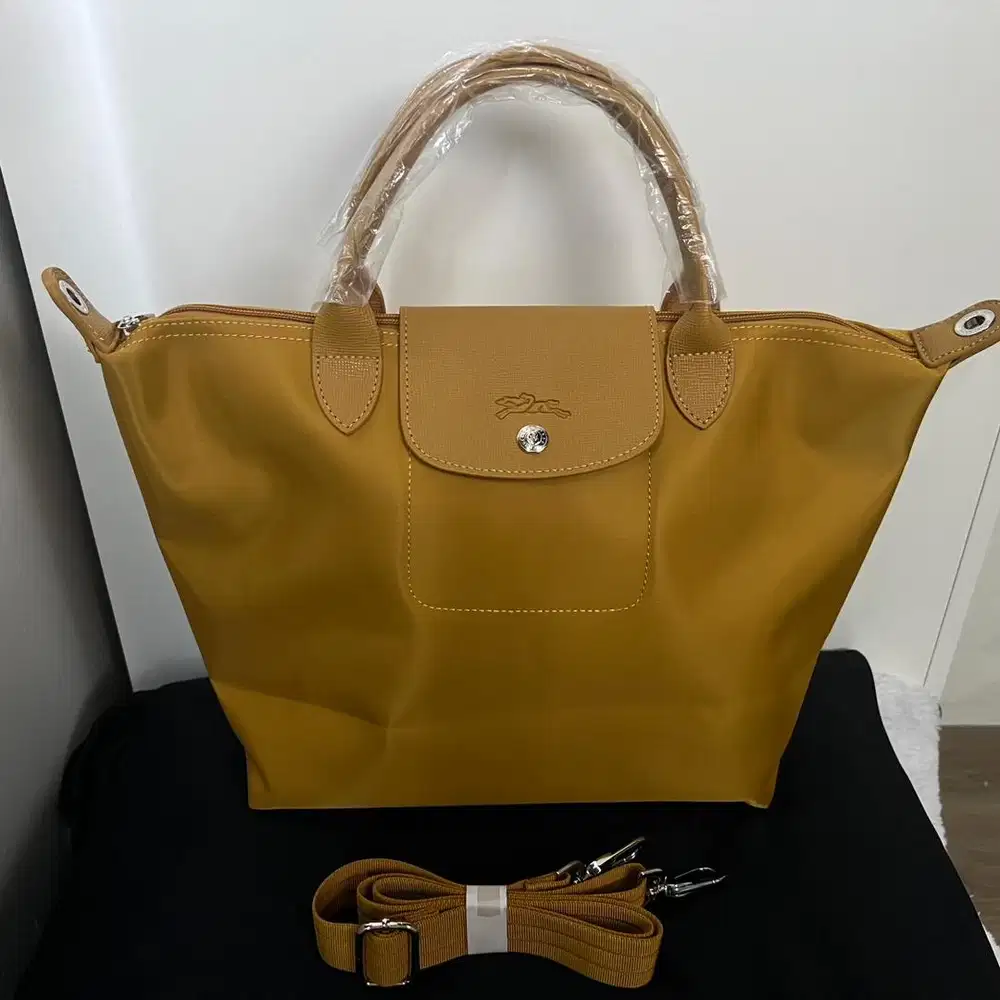 Tas anti air dan nyaman