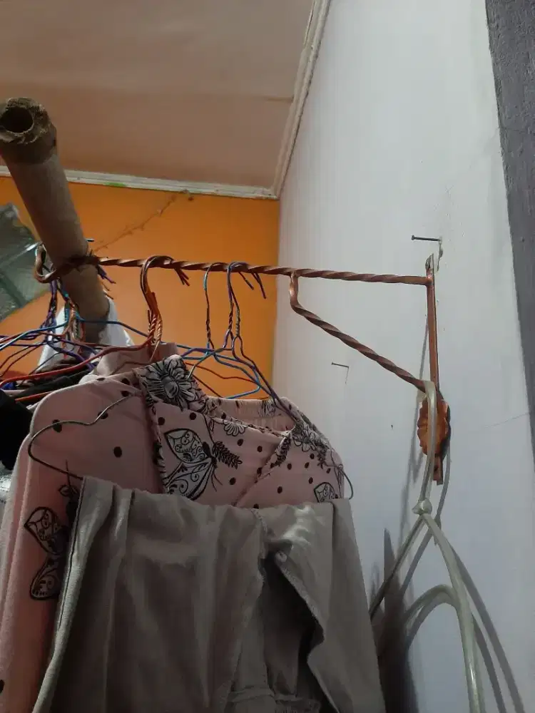 Gantungan Kandang Burung Tempel Tembok