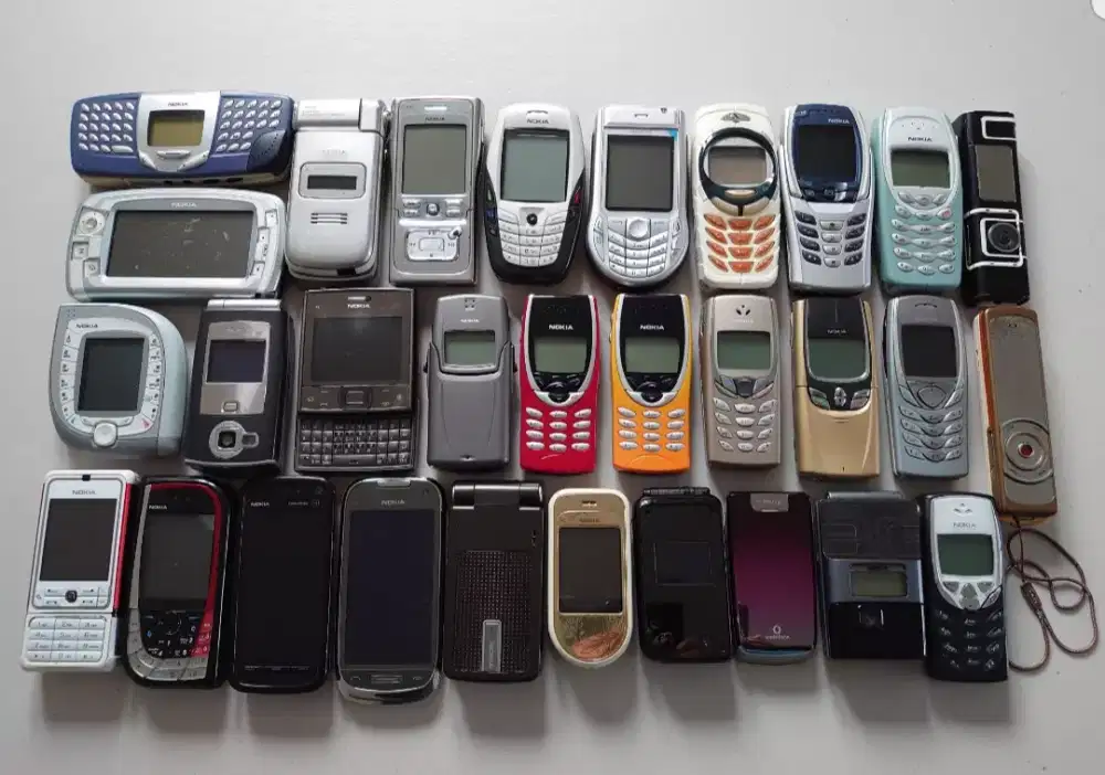 handphone jadul from nokia, samsung, motorola,  iPhone, sony