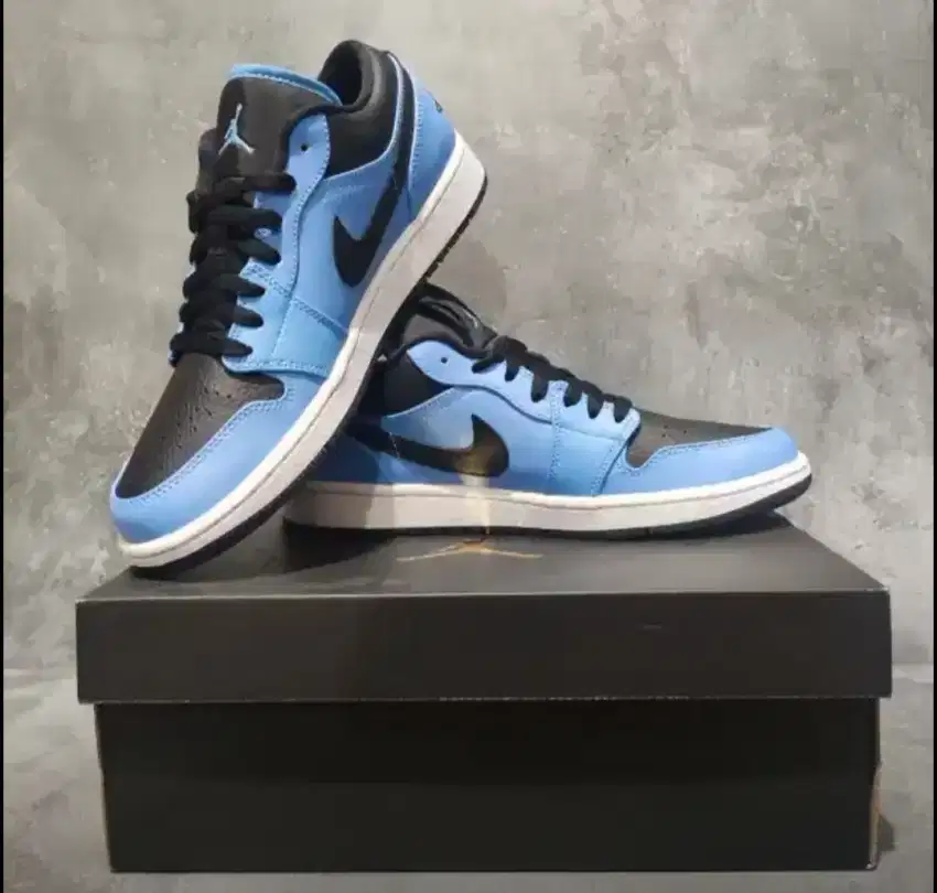 AIR JORDAN 1 LOW UNIVERSITY BLUE/BLACK - WHITE ORIGINAL BNIB UK 8.5/43