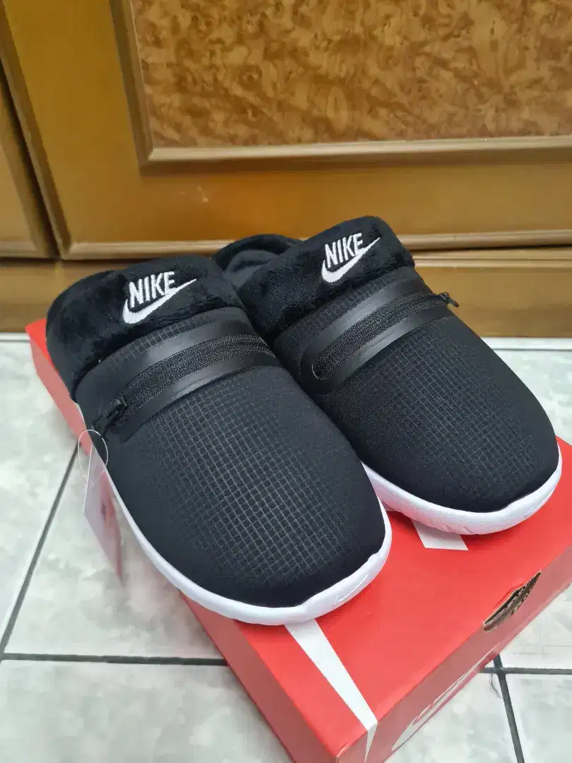 Nike burrow slippers size 38 new n original 100%