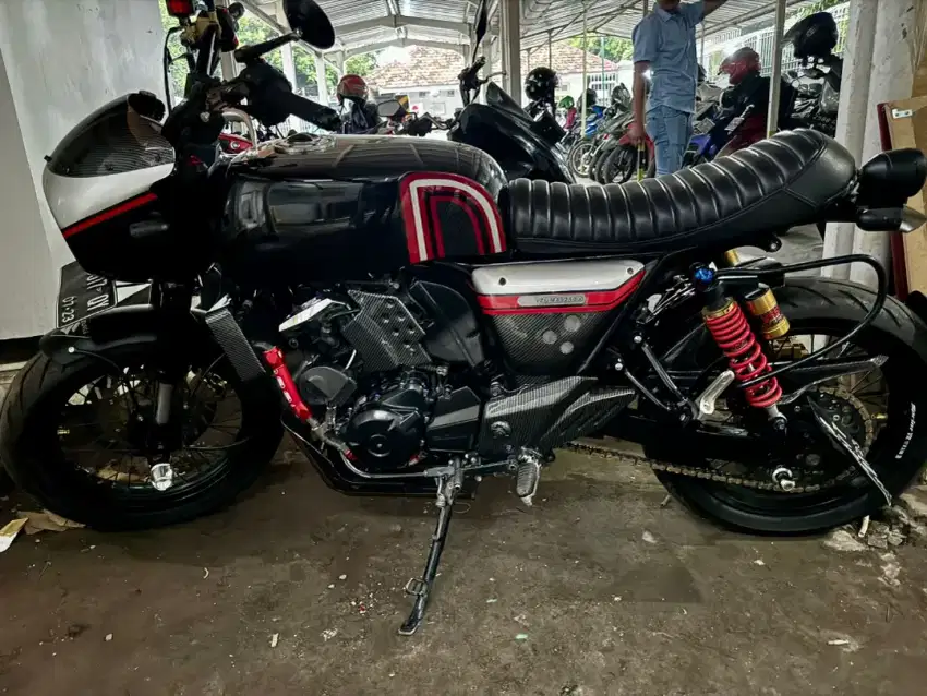 Suzuki inazuma 250 custom tracker