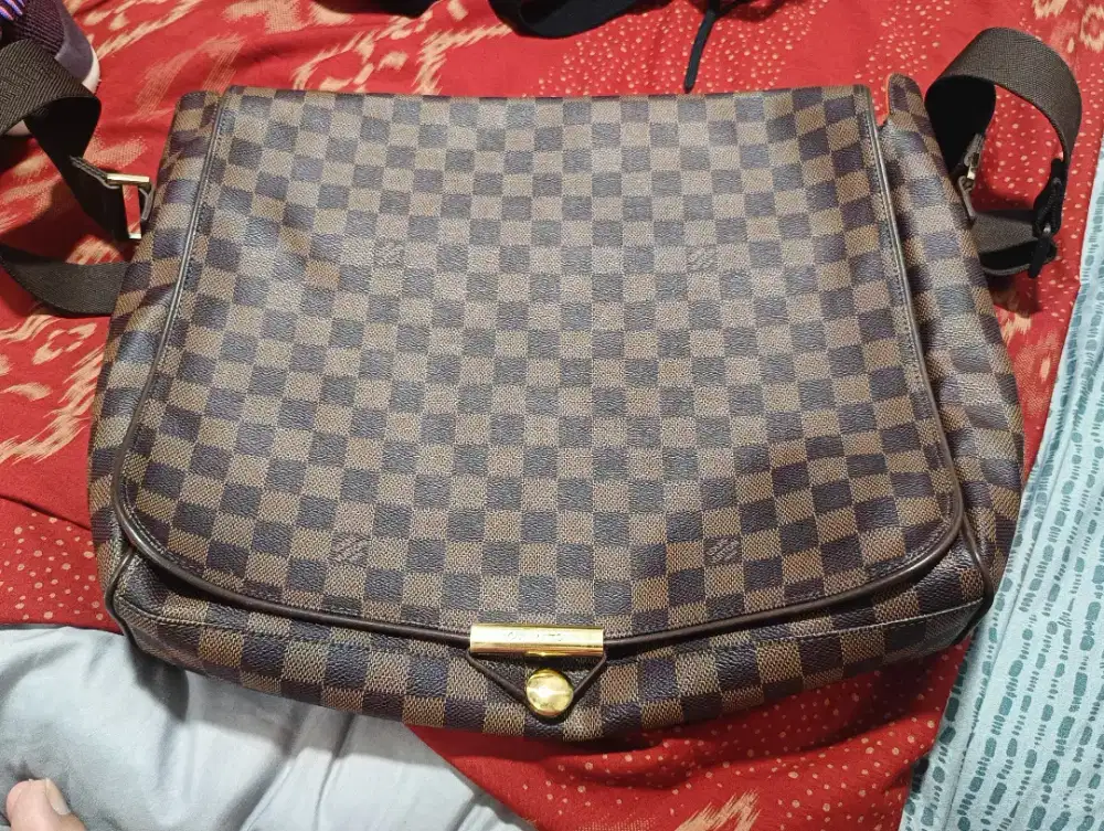 Tas Branded Bekas Merek Louis Vuitton Material Kulit Asli Ada No Seri