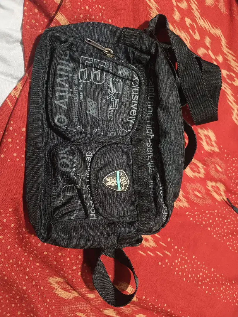 Tas Slempang Pria Kecil Material Kanvas Kondisi Bagus