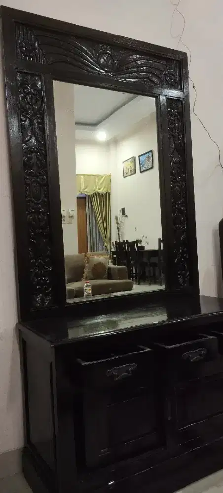 Meja rias kayu jati klasik