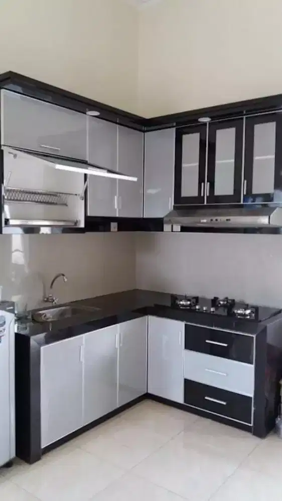 Kitchen set, partisi, tempat tidur/dipan dll