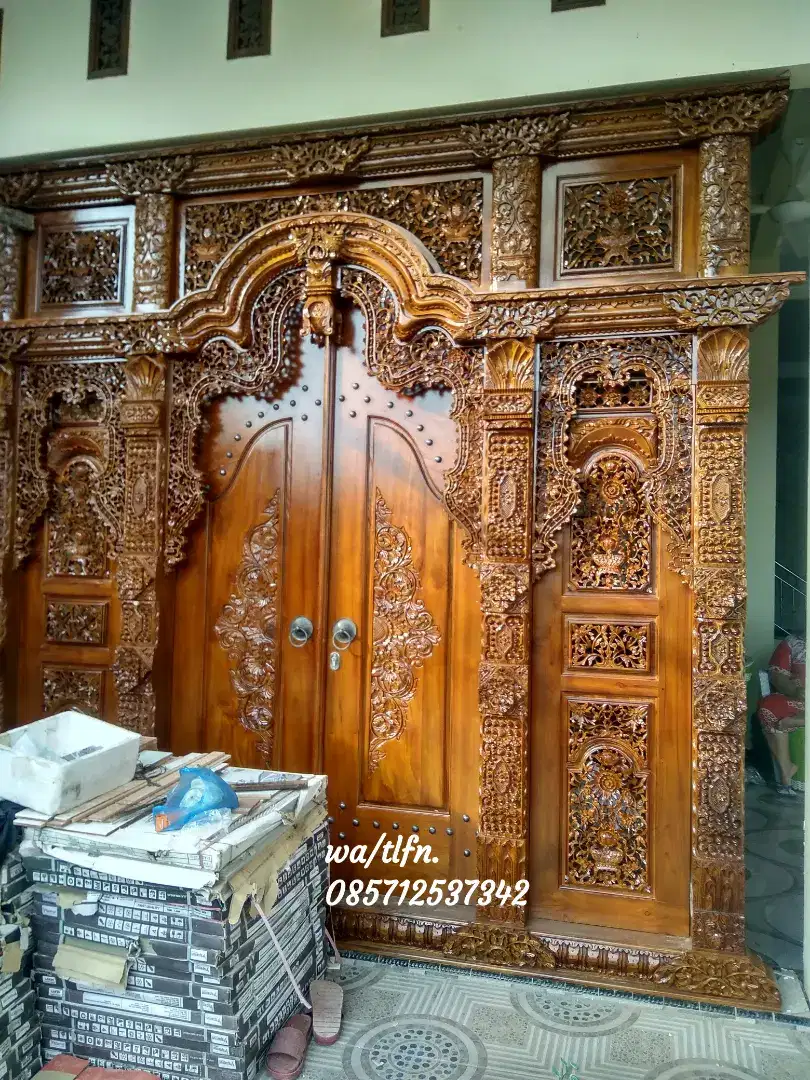 Pintu gebyok ukir