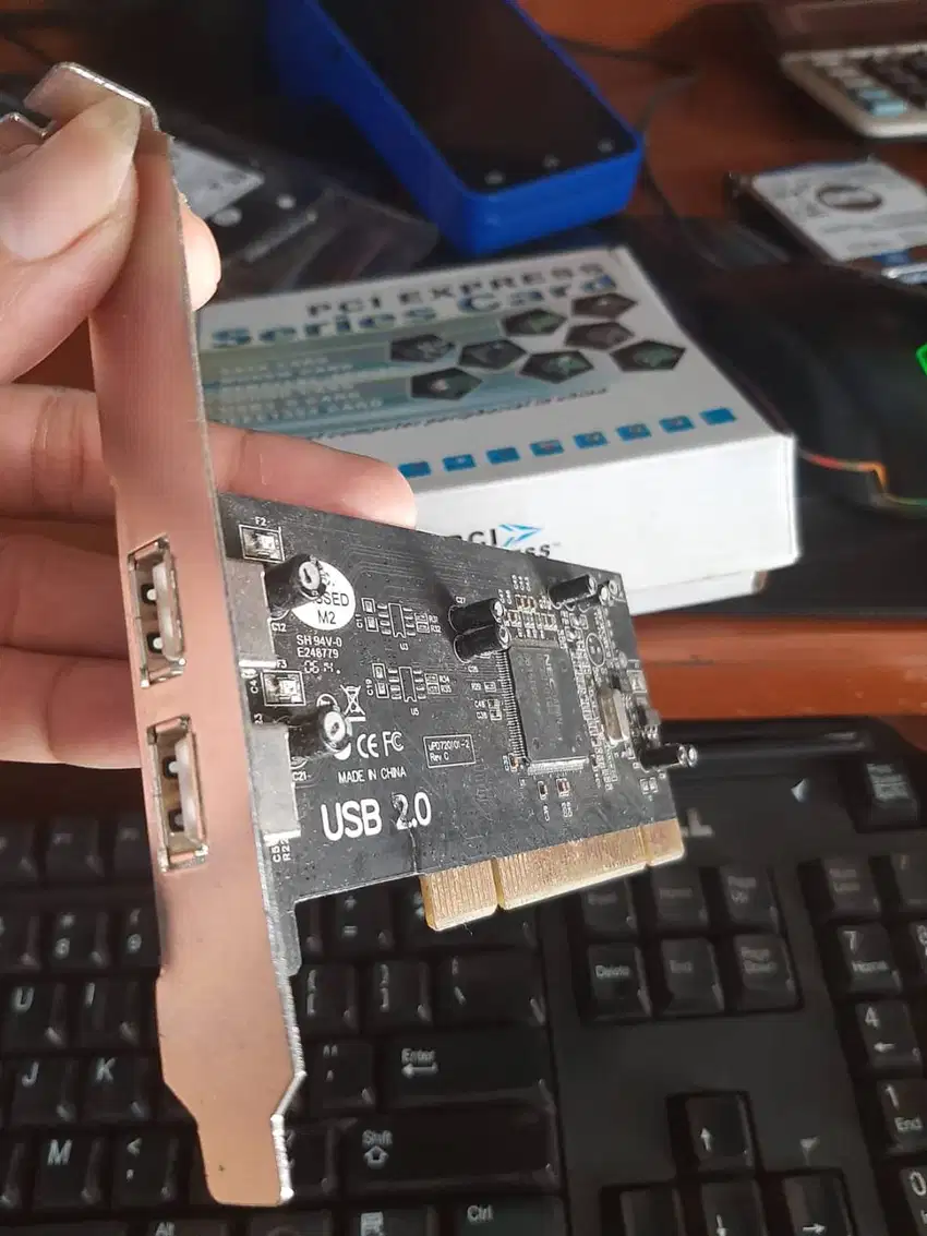 Colokan USB Lubang USB