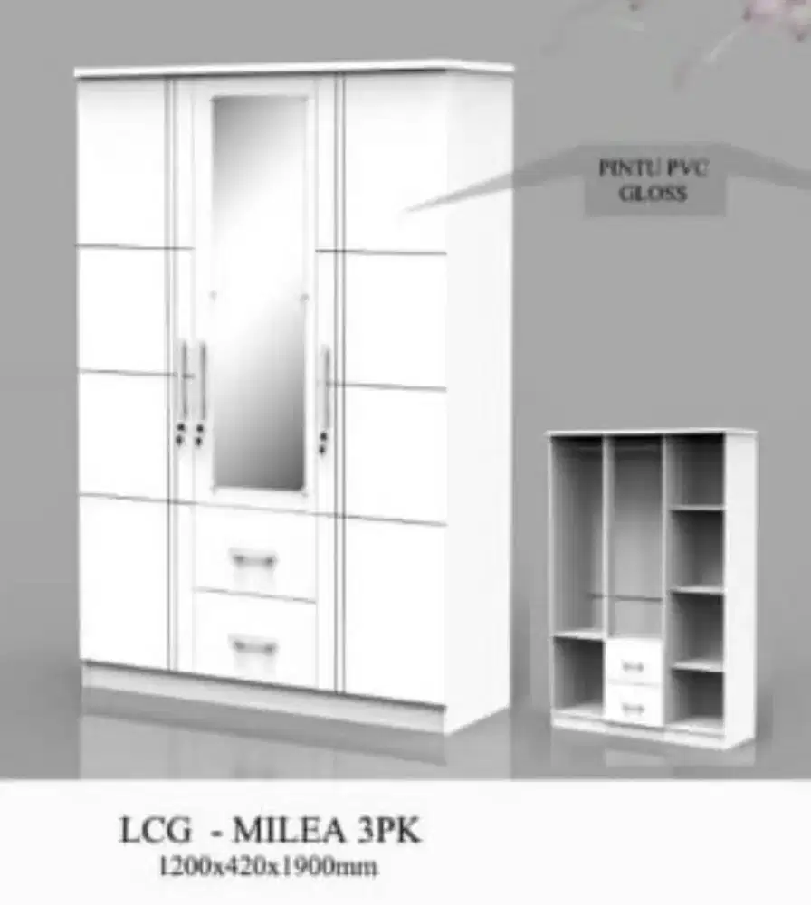 Ada laci lemari baju tiga pintu