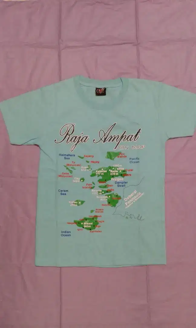 Kaos oblong pria remaja  Raja Ampat Papua biru muda.