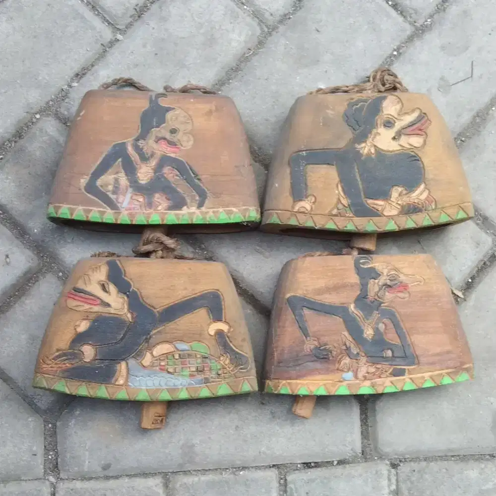 Borongan 4 kluntungan kayu ukir