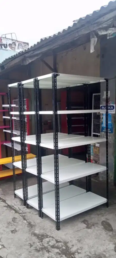 Rak besi siku lubang