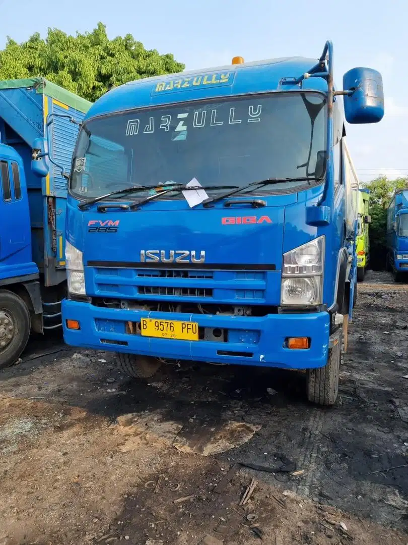 Isuzu giga hi-blow 285PS