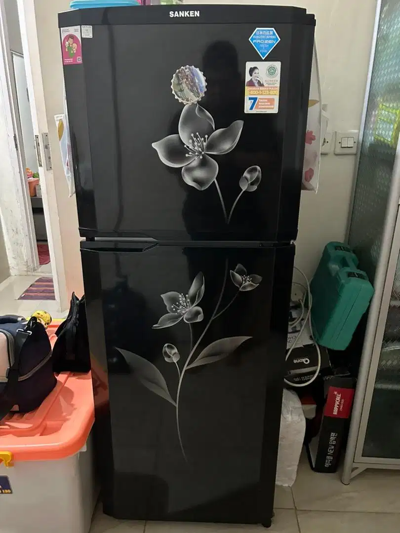 Kulkas Sanken 2 Pintu Tipe SK-V233F-BK