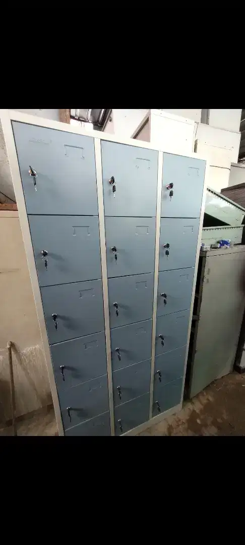 LOKER Krisbow 18 Pintu