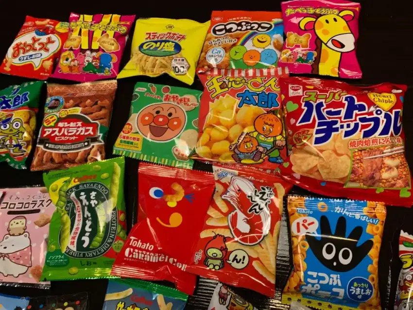 Uniqlo snack makanan pokemon, gundam, naruto, final fantasy