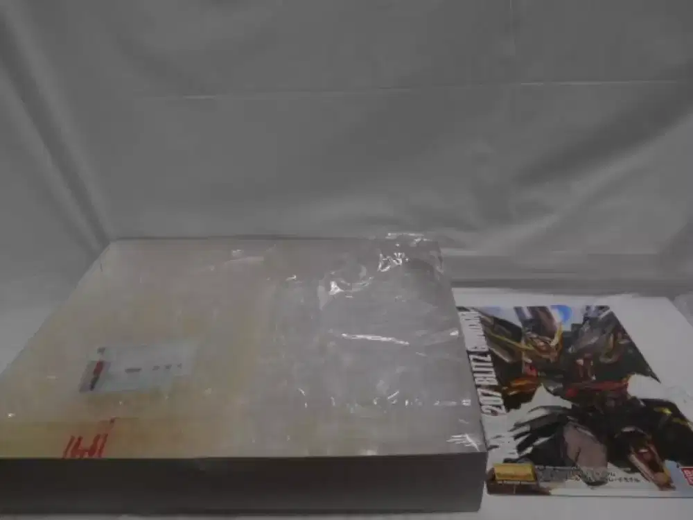 diecast gundam clear limited, box pokemon