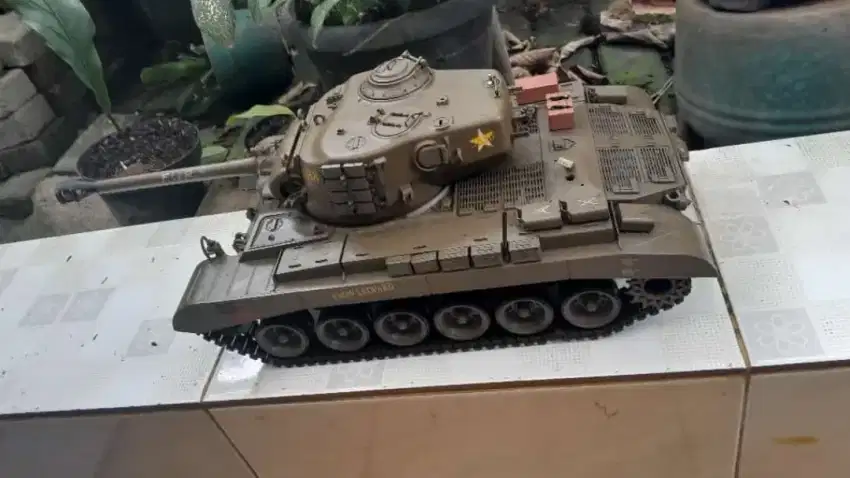 Miniatur tank Herman dll