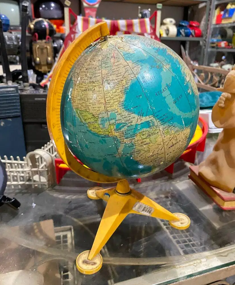 Globe / bola dunia koleksi vintage kaki kayu