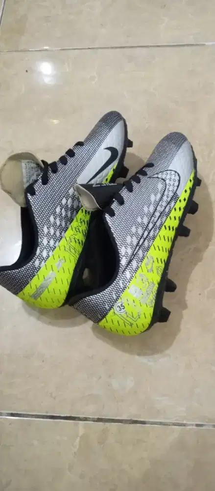 Sepatu bola anak.no.40 n 38