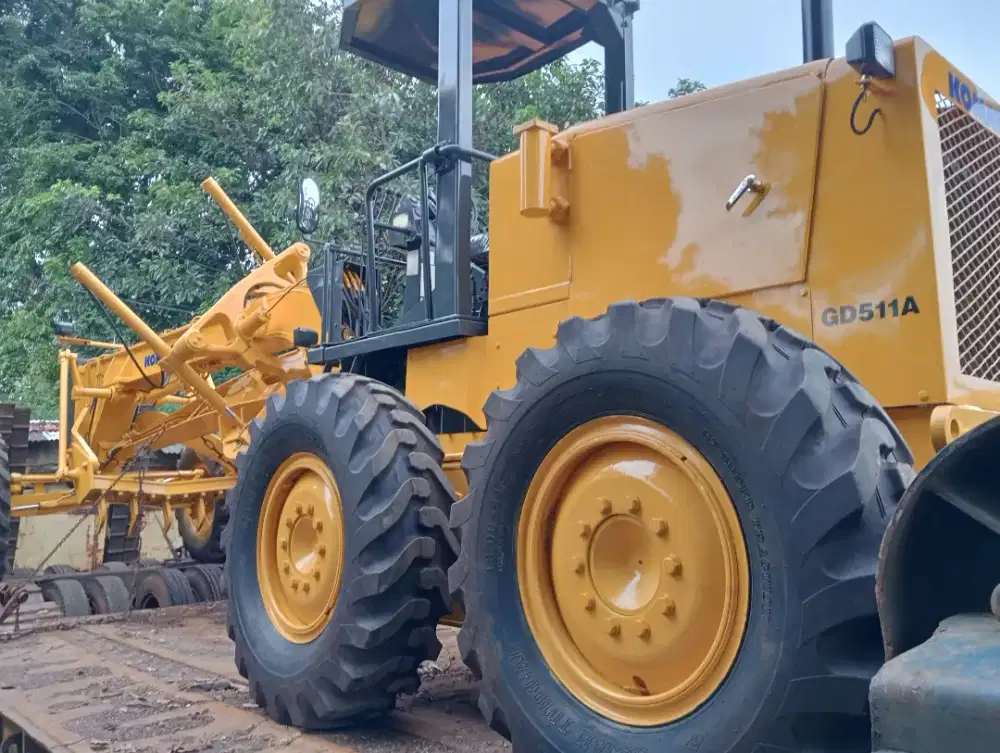 JUAL KOMATSU GD511R ALAT BERAT MOTOR GRADER 2013