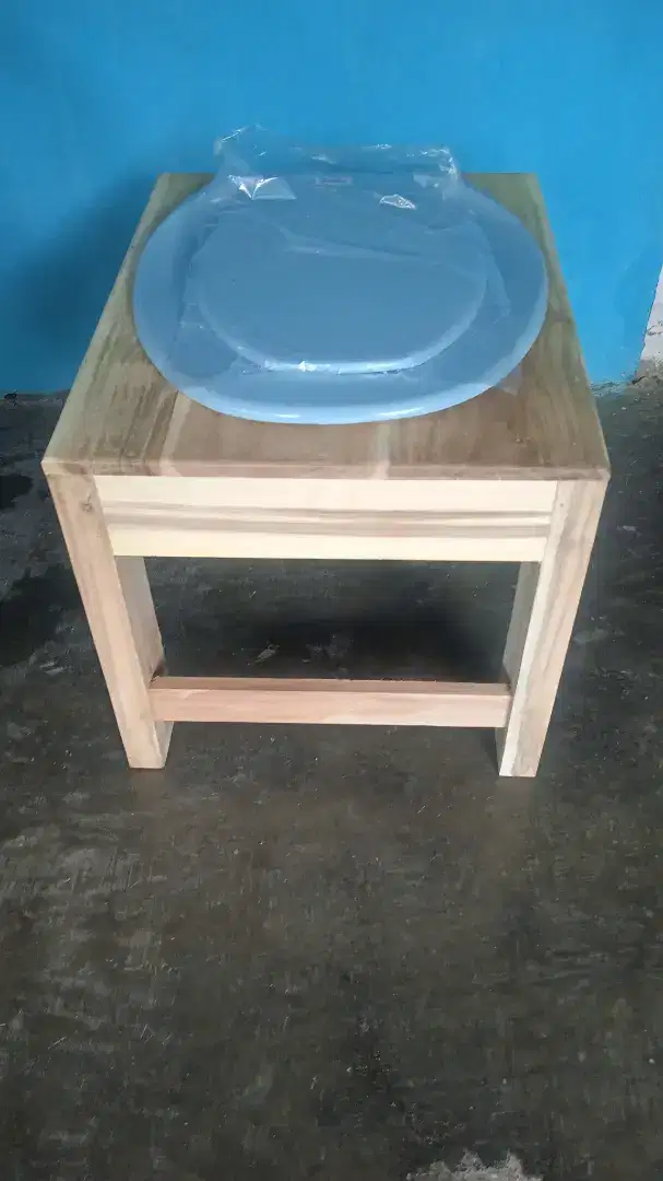 Closet portabel kayu