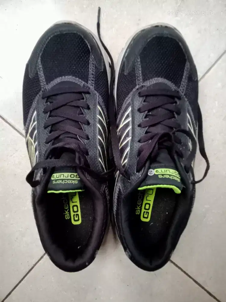 Sepatu Skechers keren size 42 euro