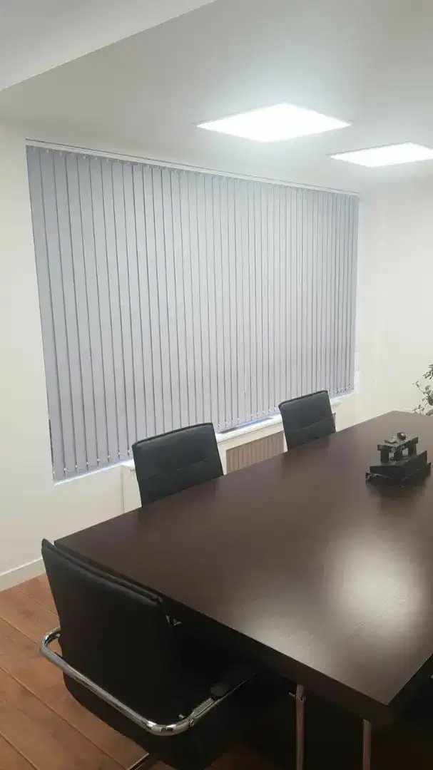 Tirai vertical blinds untuk kantor