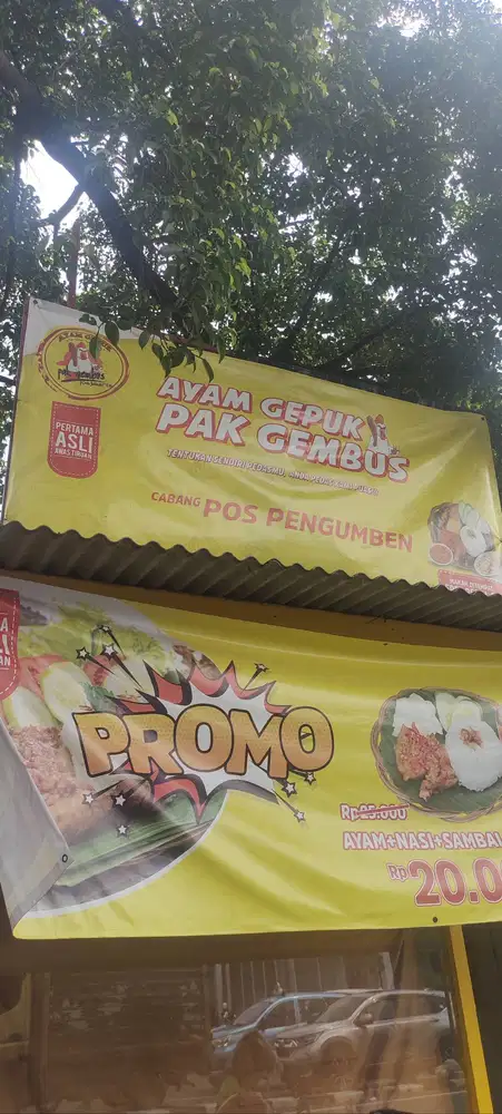 Crew resto ayam gepuk pak gembus