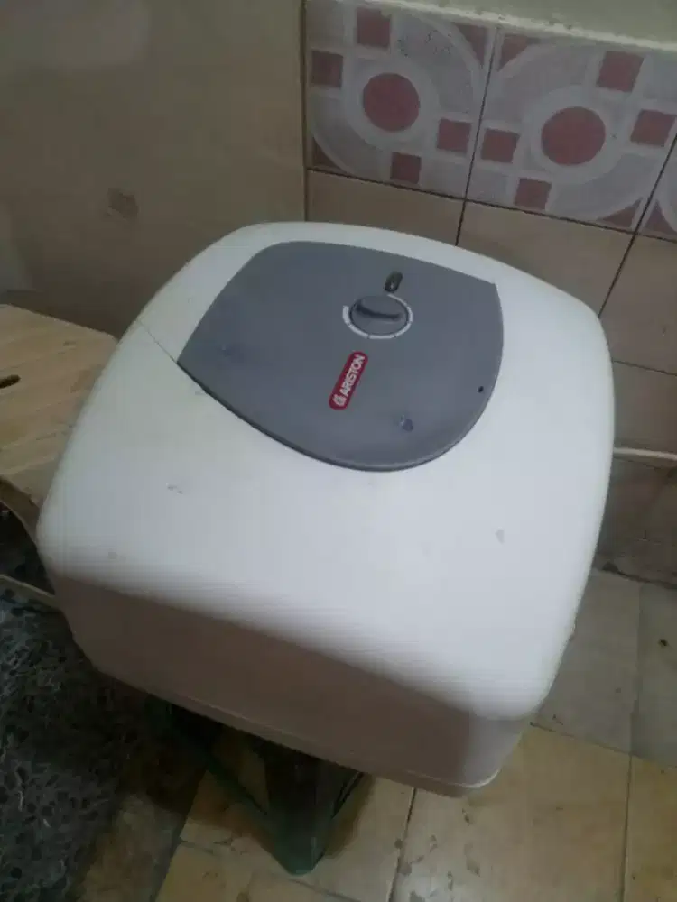 Water Heater Listrik Ariston 30ltr 500w