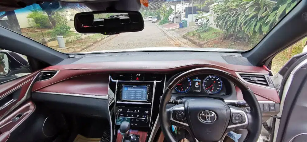 Toyota Harrier 2000cc Pajak feb 2026 . Low km. Tidak tabrakan / banjir