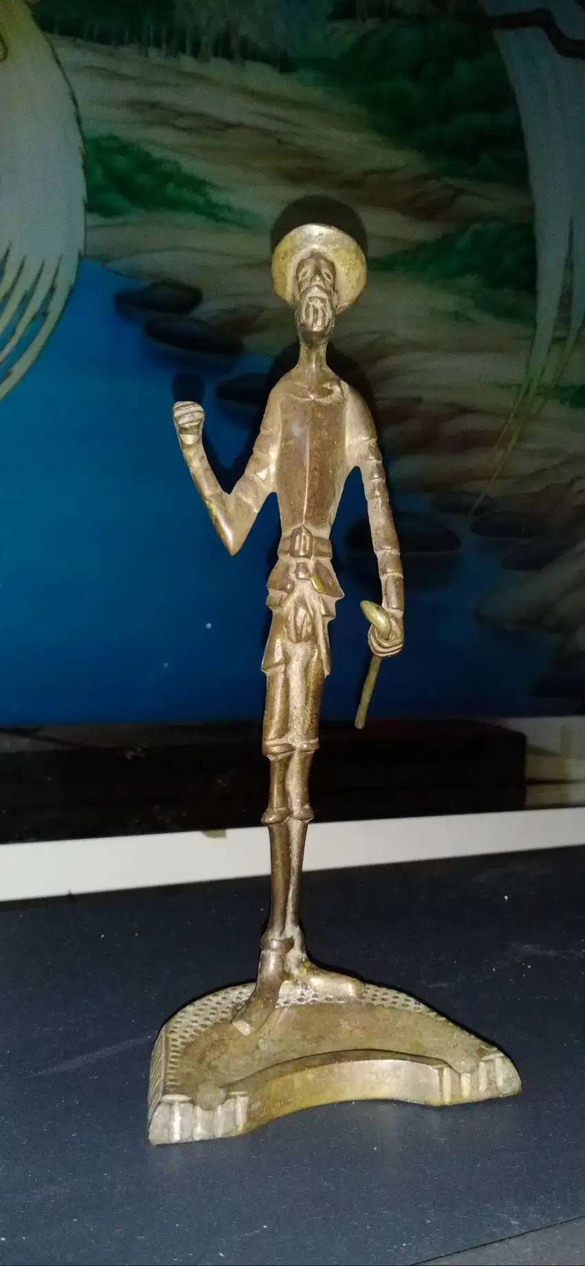 Patung ksatria tua bahan logam