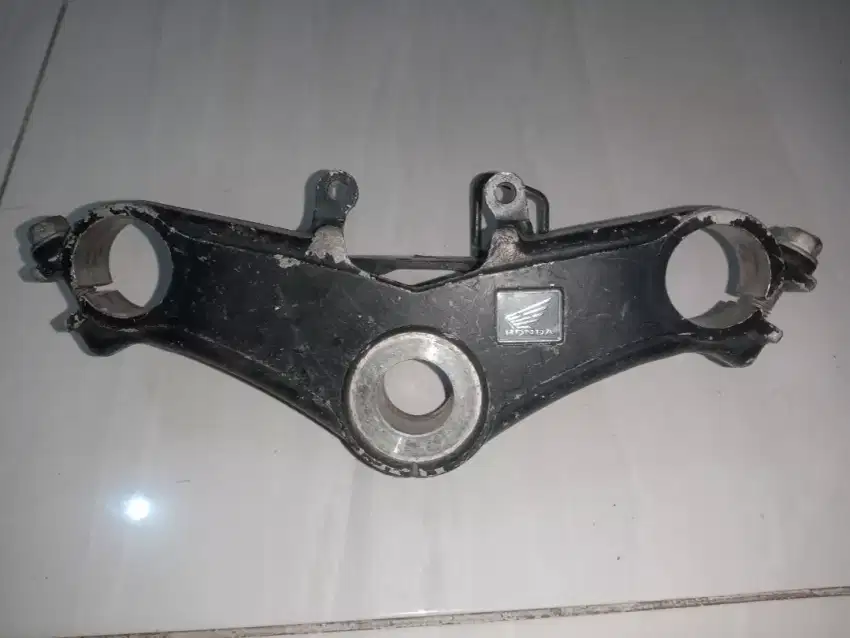 segitiga atas CBR 150 orisinil