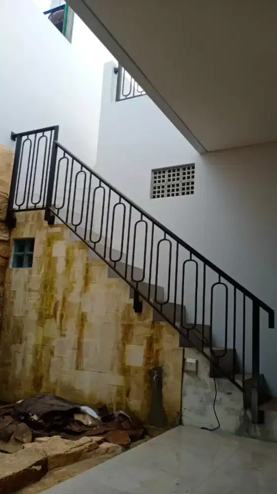 ralling tangga semi klasik