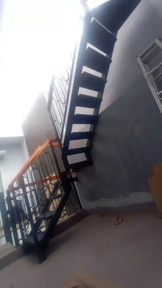 Tangga rebah traff kayu