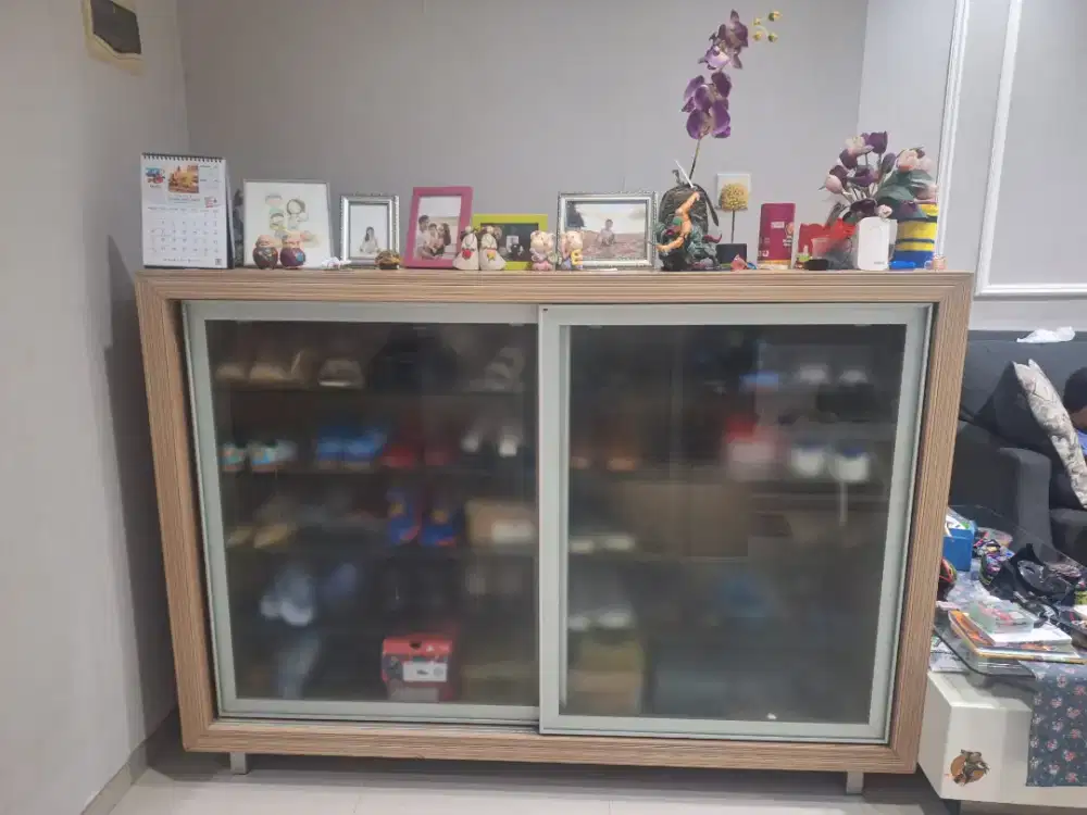 Lemari sepatu bahan HPL