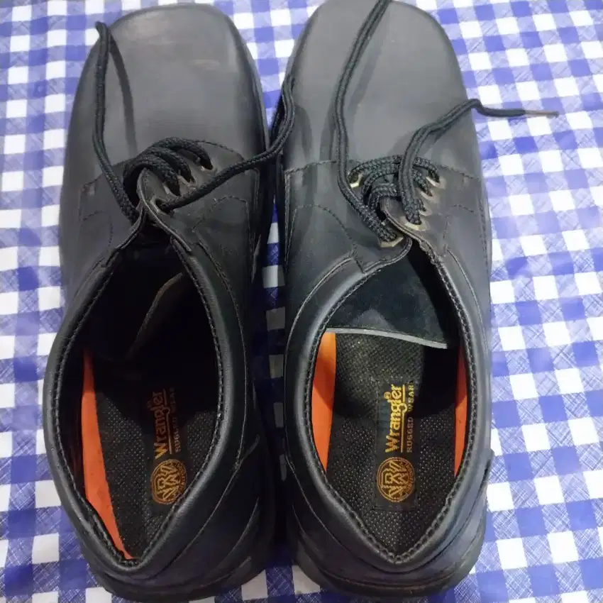 Sepatu  pria wrangler