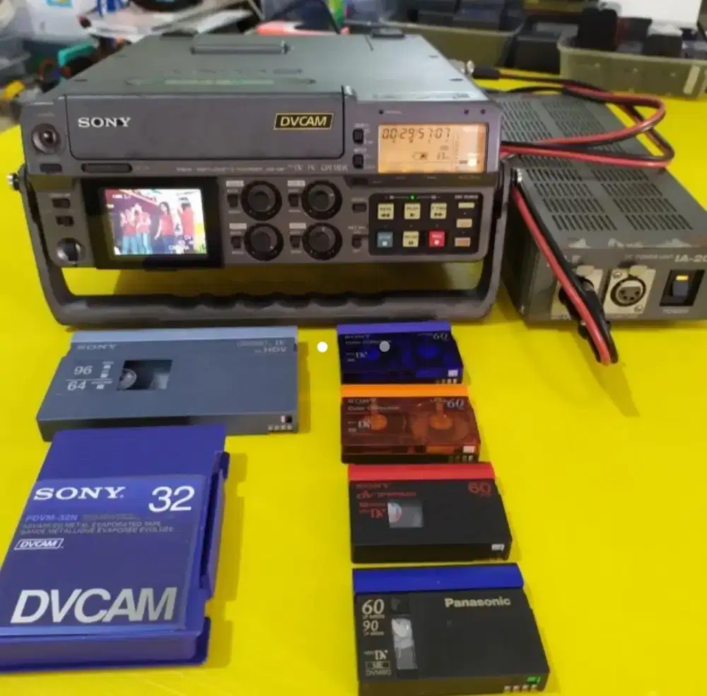 PORTABLE PLAYER SONY DSR50P BISA PLAYBACK KASET2 LAMA MINI DV DVCAM