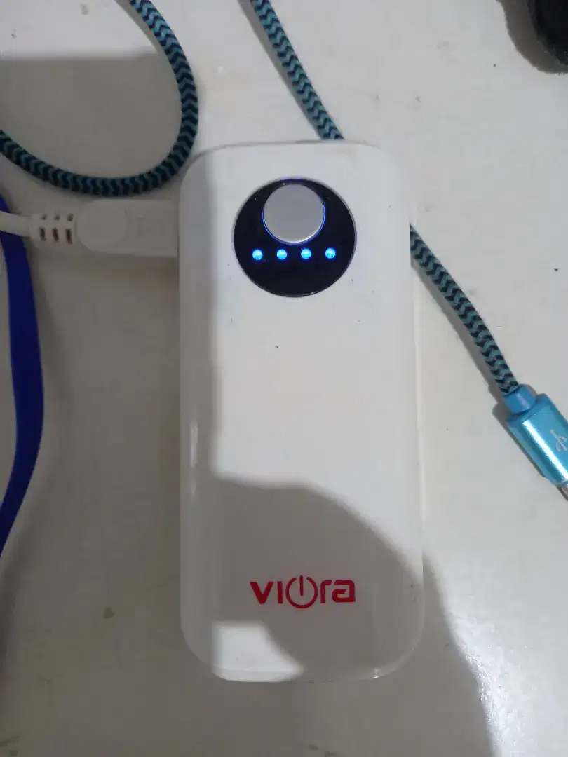 Di jual power bank  merk  viora.  Msh  bagus.  5600  Mah