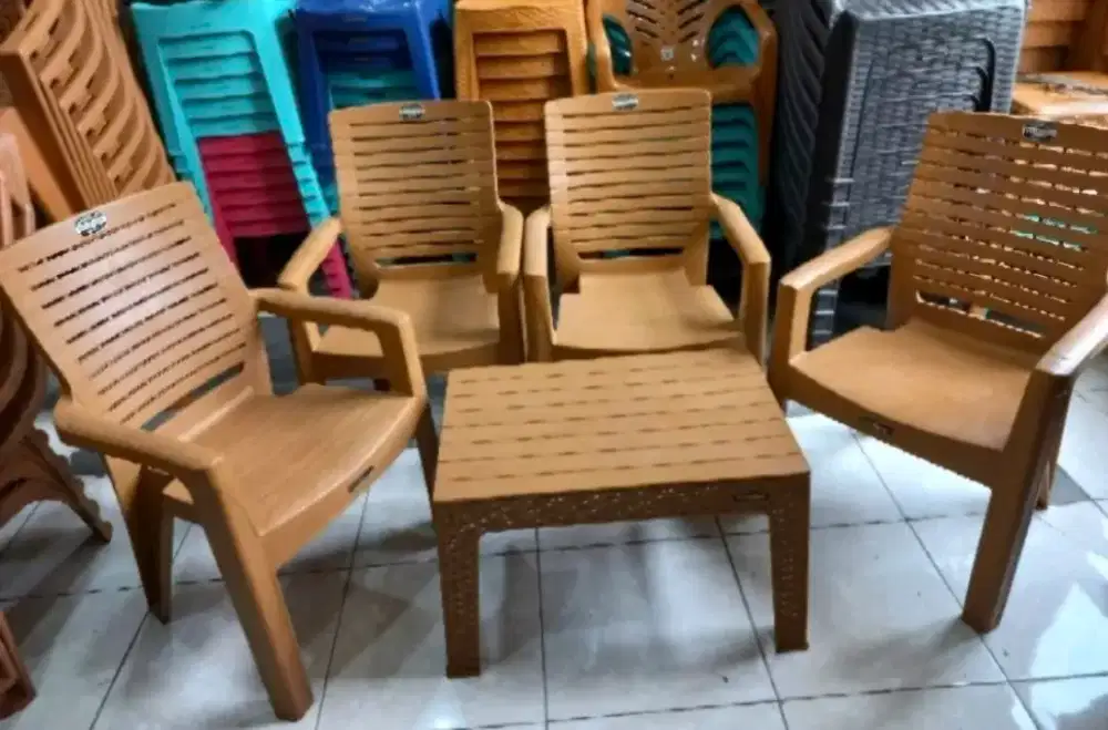 4 Kursi Tamu Napolly 811 + 1 Meja Tamu Napolly 70 x 45