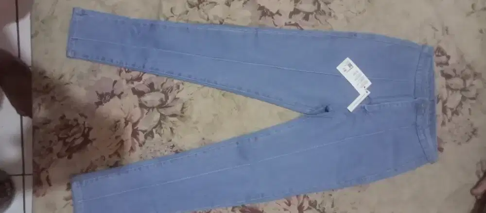 Bismillah...Dijual Celana wanita Size 30 masih baru banget.Harga NETT