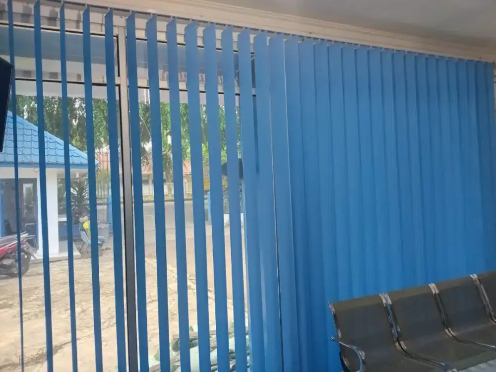 Minimalis Gorden Kain dan Vertikal Blind by AL Shafeeza Decor Expert