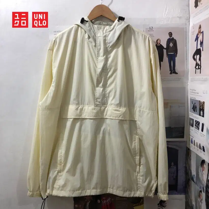 Jaket Uniqlo Cagoule Cream